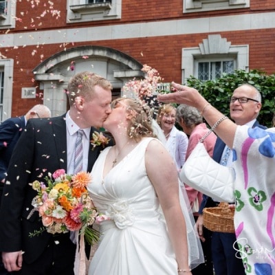 A kiss under the confetti A kiss under the confetti