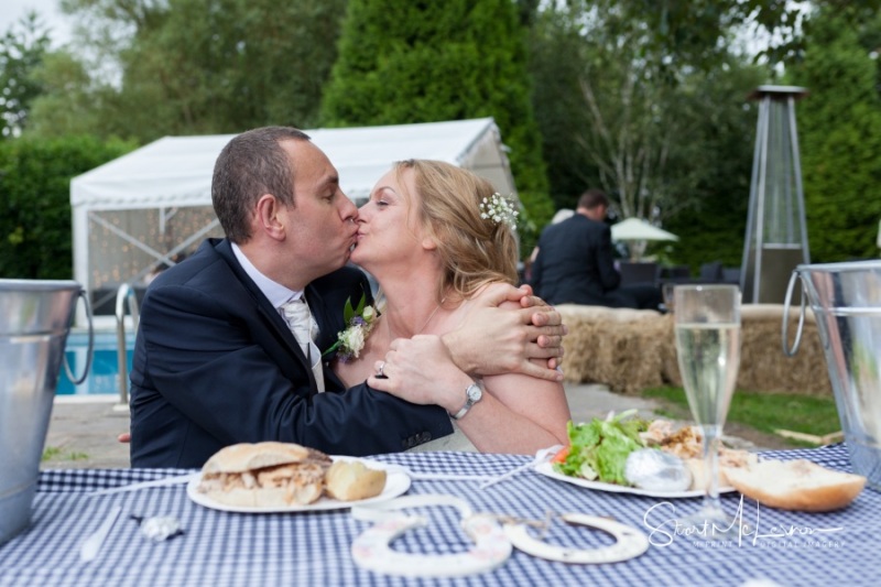 A kiss at the table