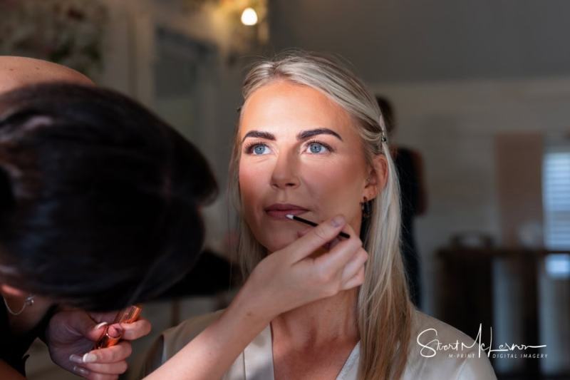 Applying lip liner