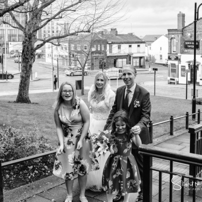 Bride and Groom arrival at Stockport Town Hall