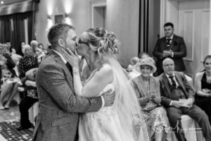 Wedding – Samantha and Daniel at Oaklands Hall